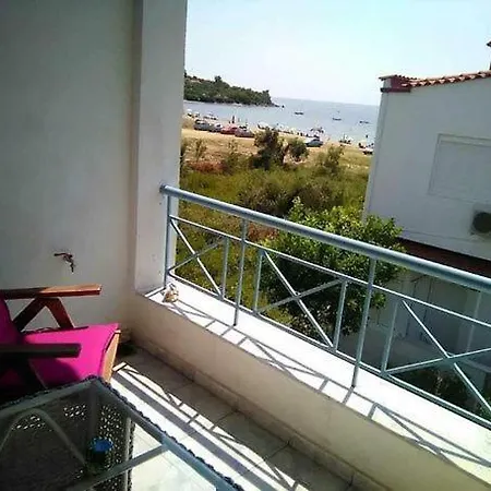 Thomi's House. Gerakini