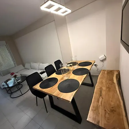 Thomi's House. Gerakini