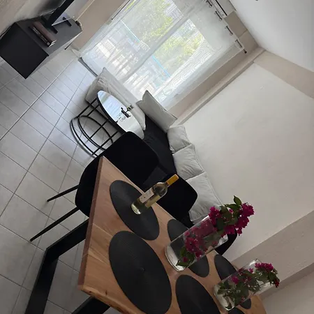 Thomi's House. Holiday home *