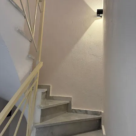 Thomi's House. Prázdninový dům
